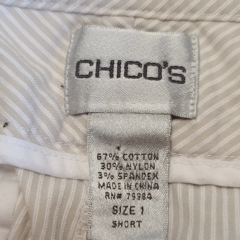 Chico's Seersucker Walking Shorts Women 1 Short Beige White Striped Stretch Knee